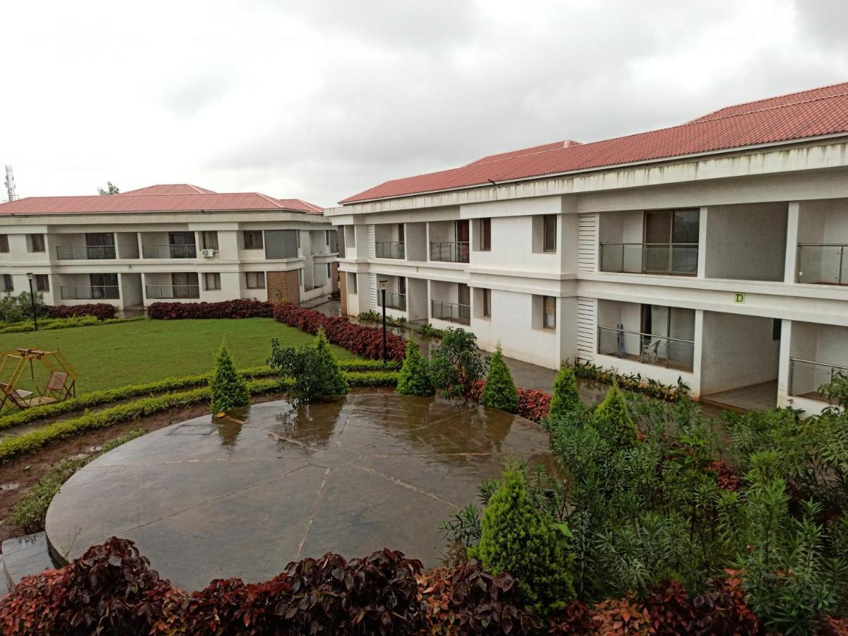 Parishreya Holiday Home Lonavala Esterno foto